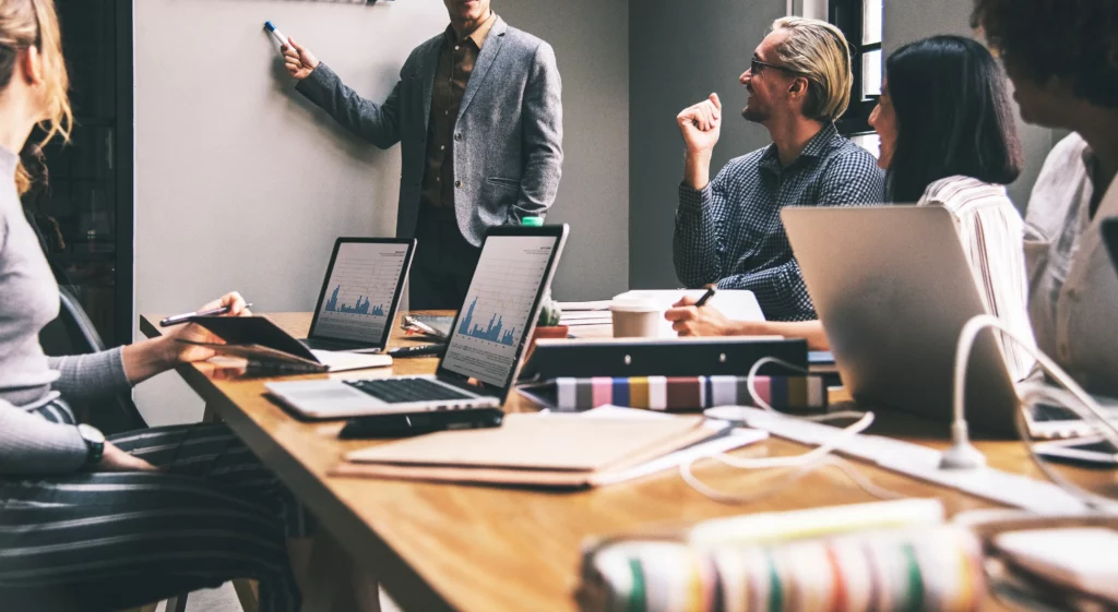 Transmettre ou acquérir une PME : quel est le rôle exact du conseil en cession d'entreprise business model